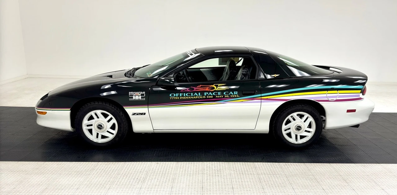 1993 Chevrolet Camaro 4th Gen - Image 2 of 31