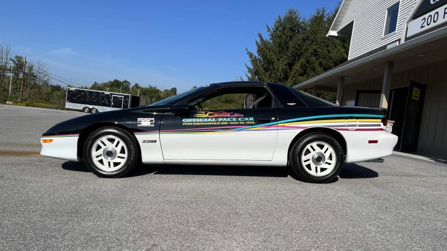 1993 Chevrolet Camaro 4th Gen - Image 2 of 31