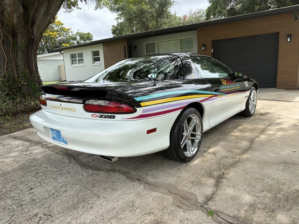 1993 Chevrolet - Image 3 of 30