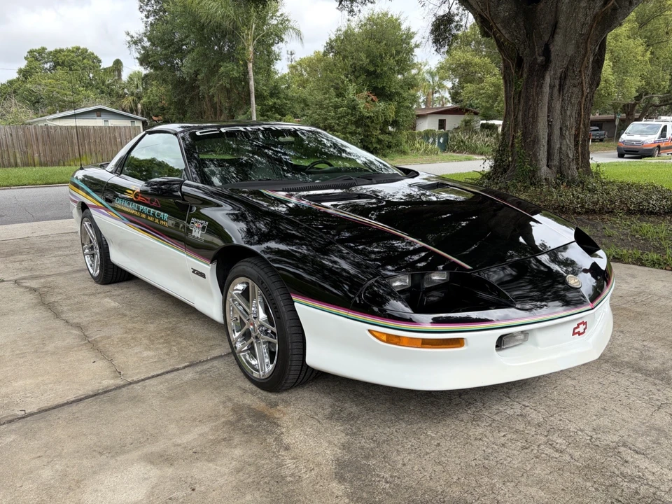 1993 Chevrolet - Image 2 of 30