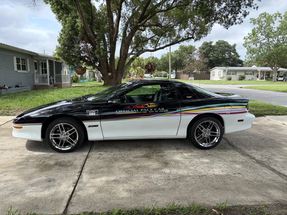 1993 Chevrolet - Image 9 of 30