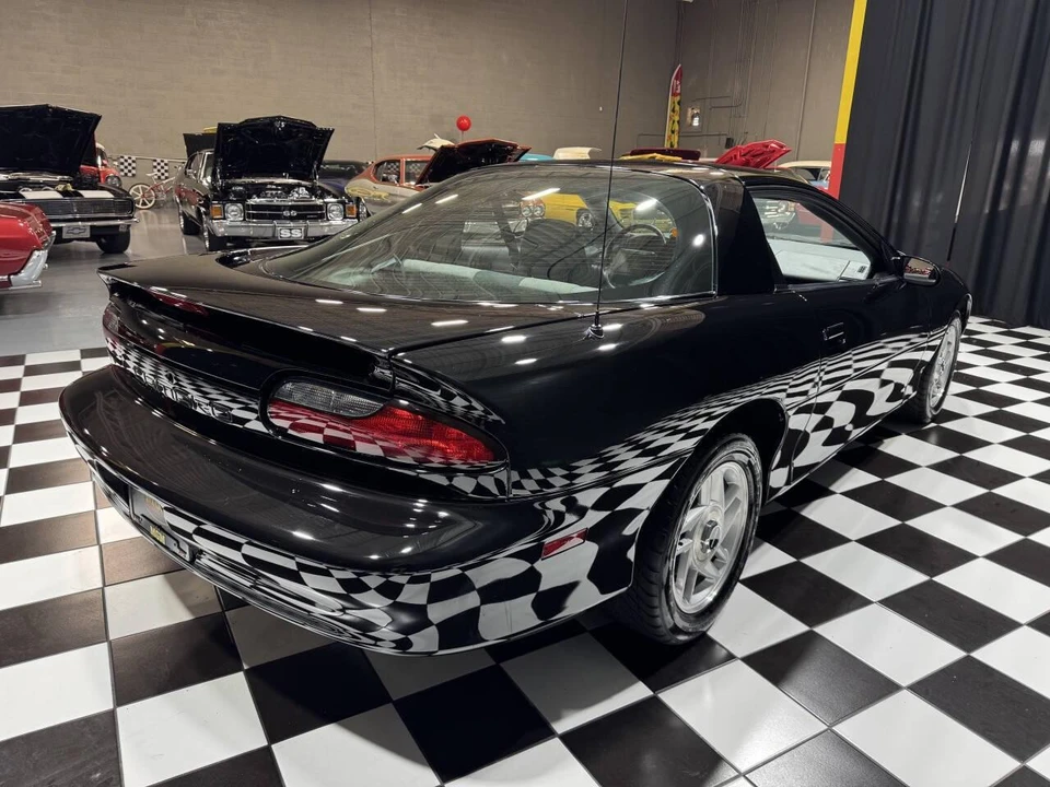 1993 Chevrolet - Image 12 of 31