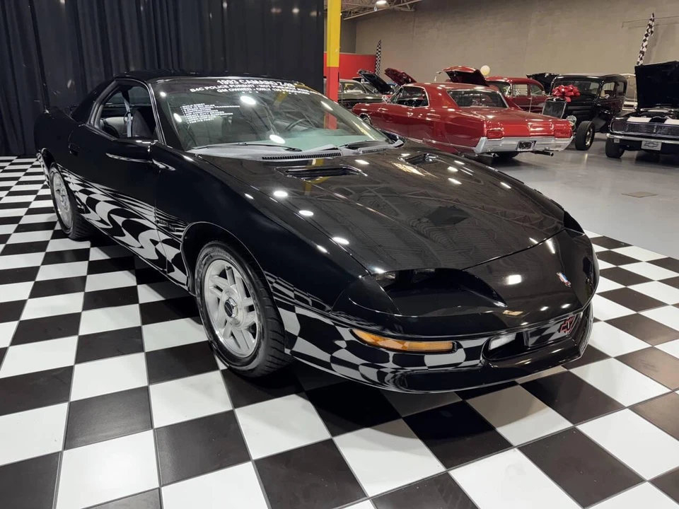 1993 Chevrolet - Image 11 of 31