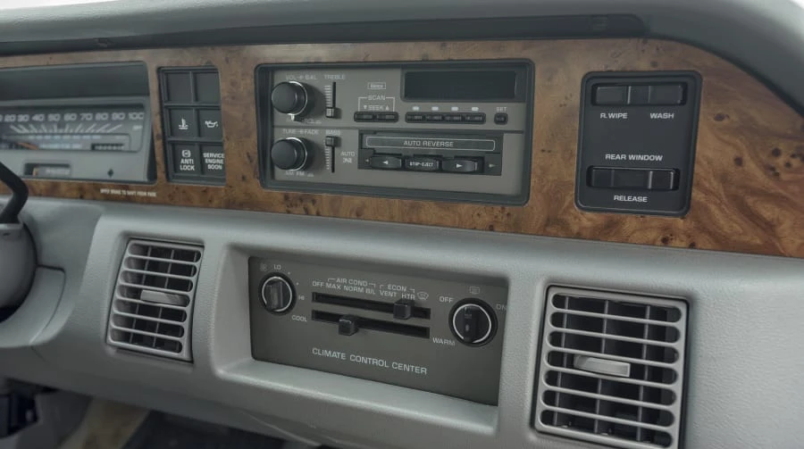 1993 Chevrolet Caprice - Image 9 of 17