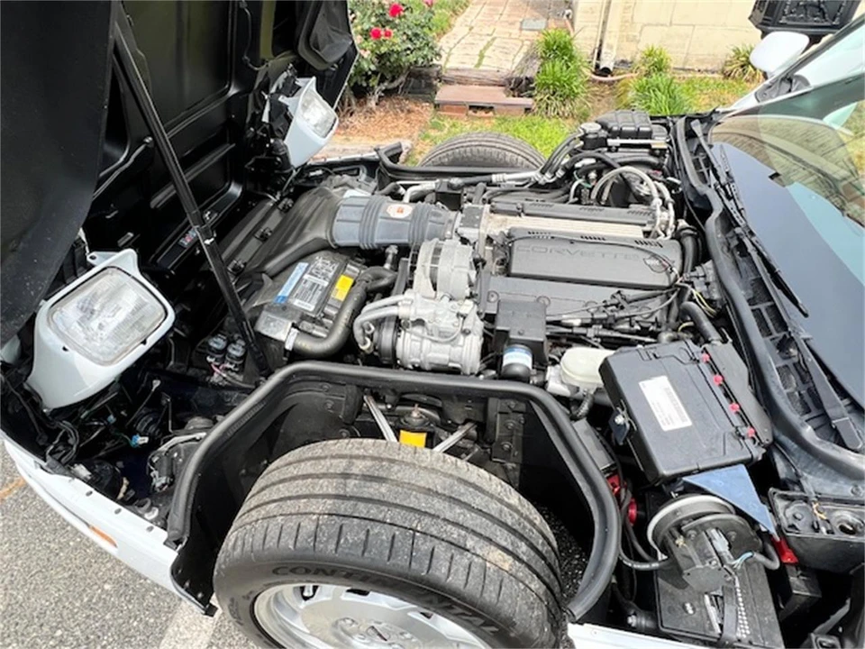1993 Chevrolet Corvette C4 - Image 16 of 23