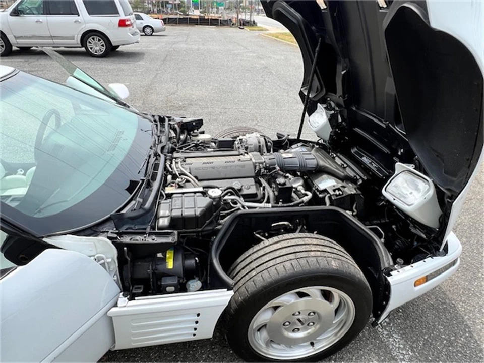 1993 Chevrolet Corvette C4 - Image 18 of 23