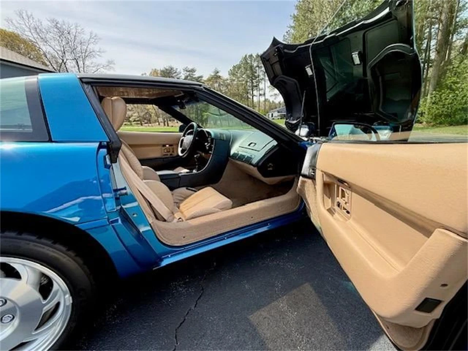 1993 Chevrolet Corvette C4 - Image 24 of 31