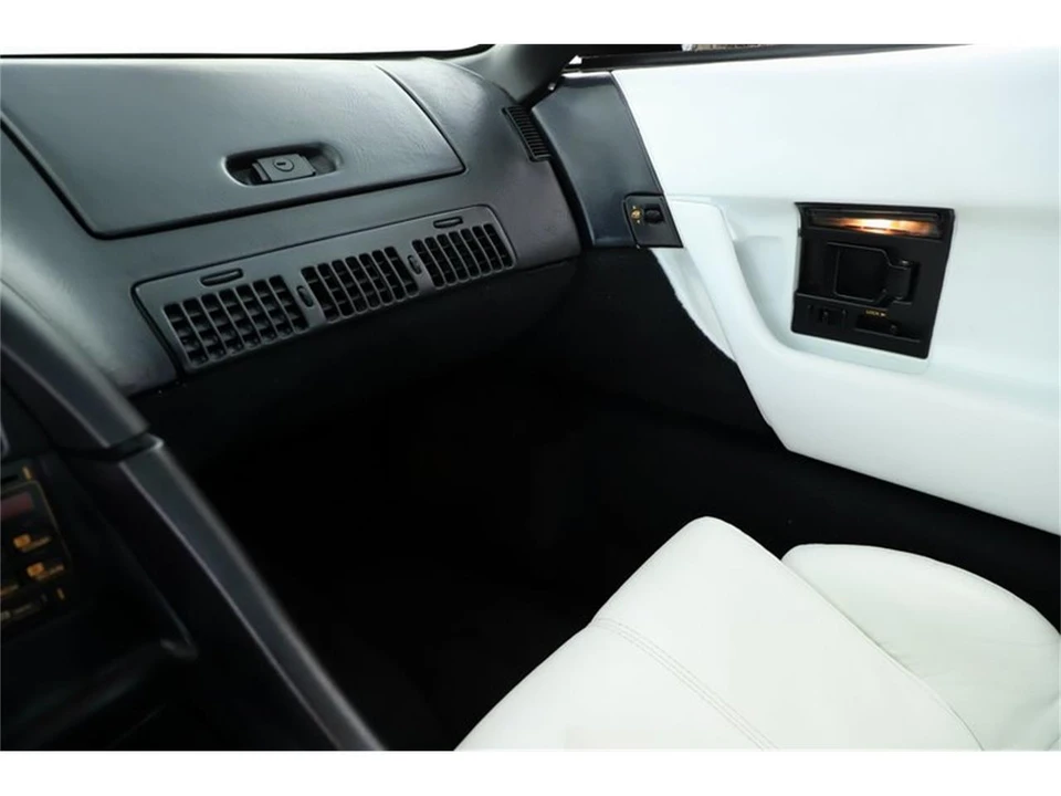1993 Chevrolet Corvette C4 - Image 28 of 31