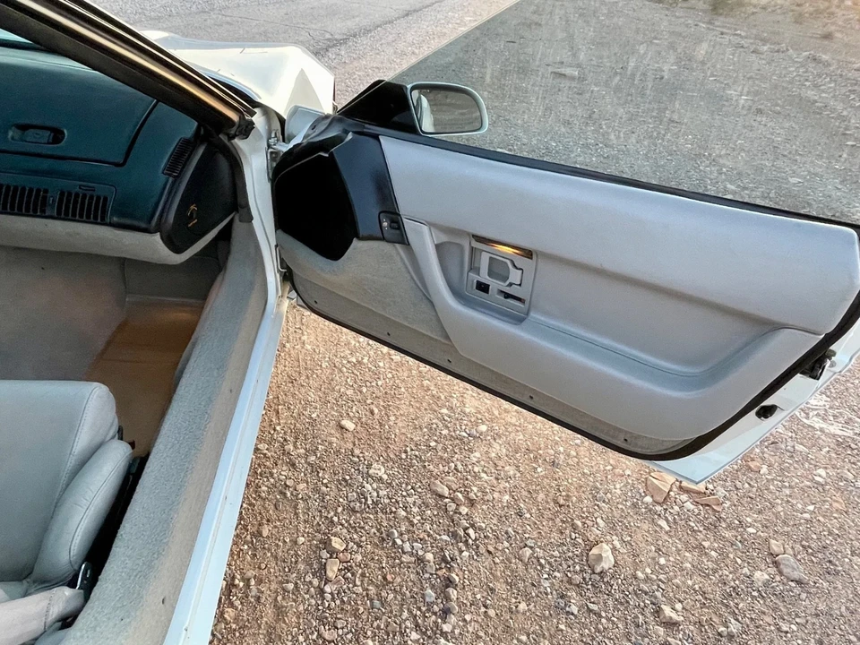 1993 Chevrolet Corvette C4 - Image 18 of 21
