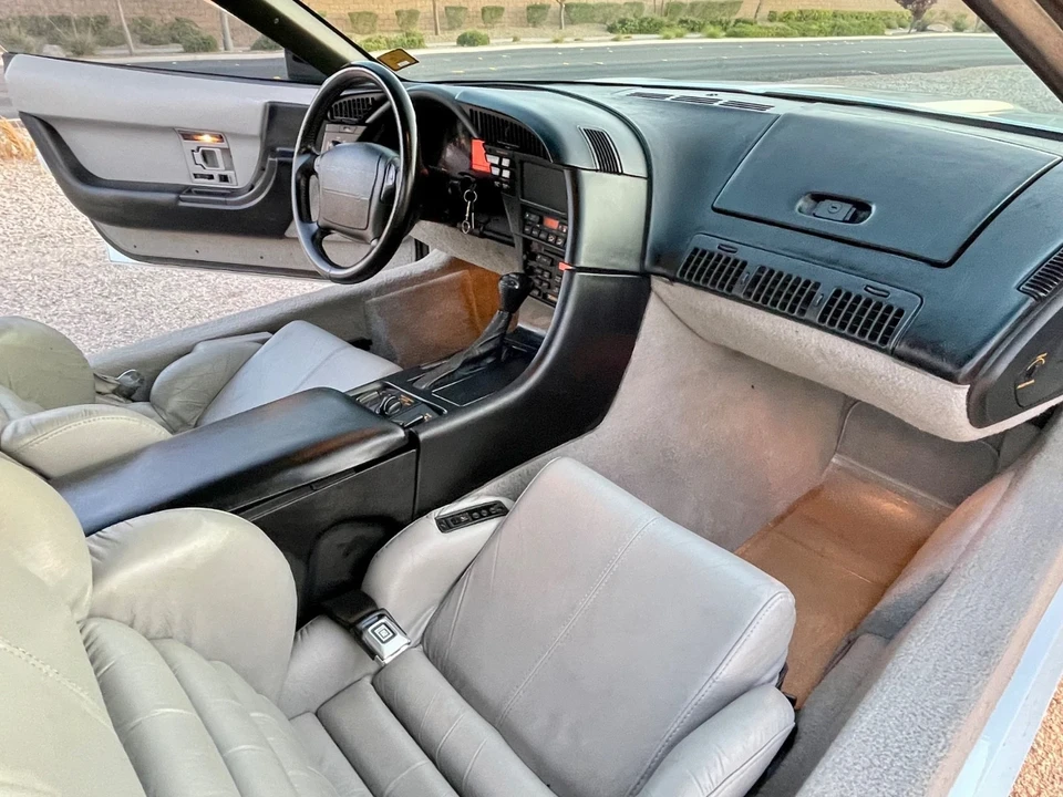 1993 Chevrolet Corvette C4 - Image 16 of 21
