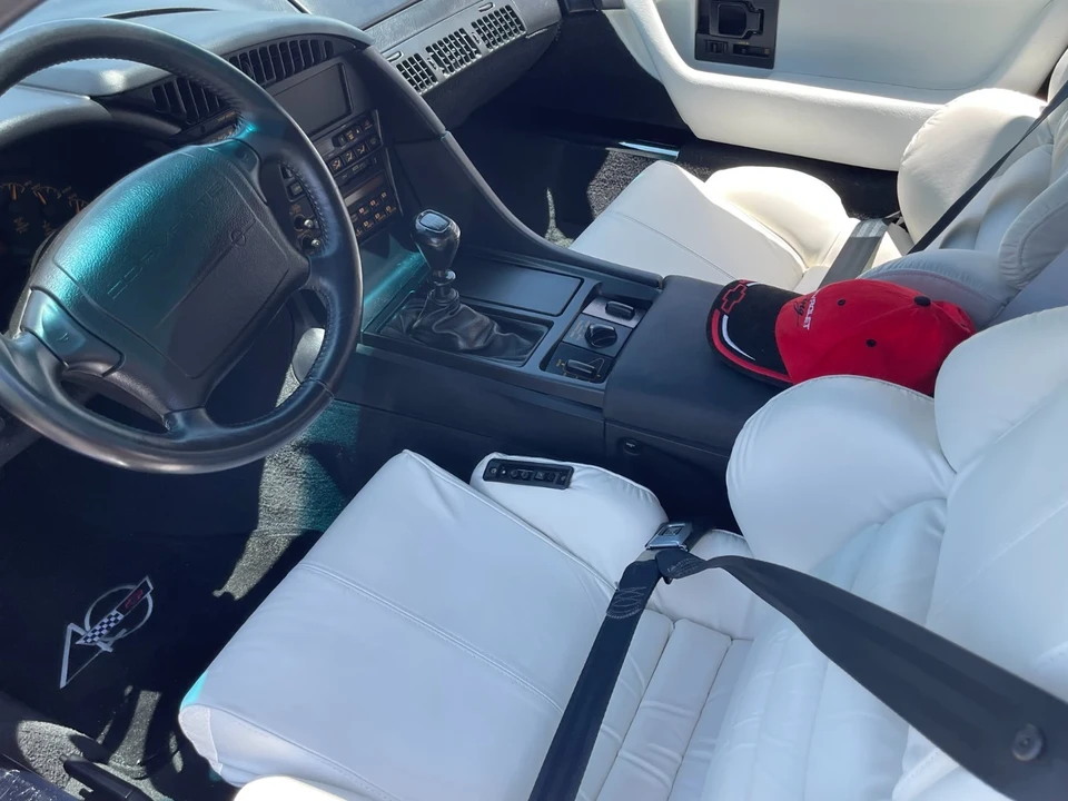 1993 Chevrolet Corvette C4 - Image 16 of 21