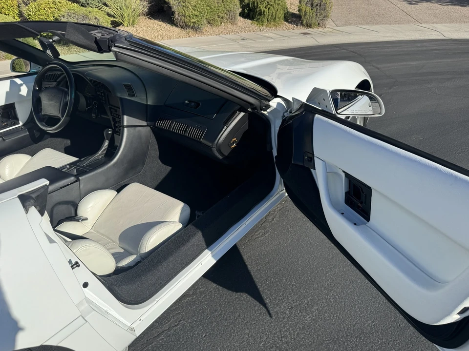 1993 Chevrolet Corvette C4 - Image 17 of 23