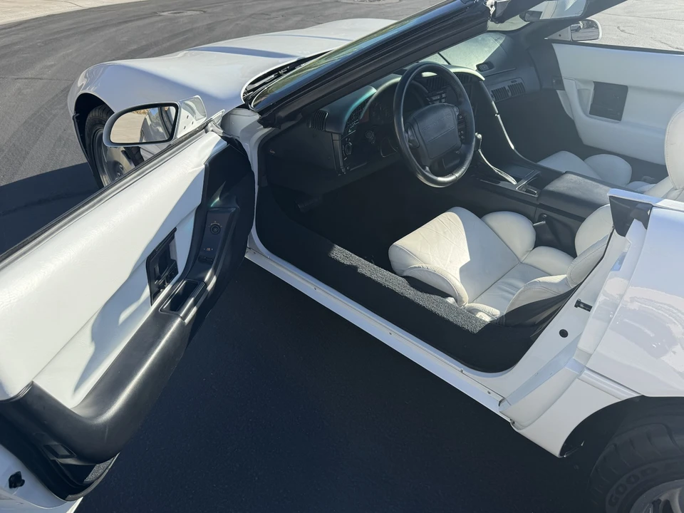 1993 Chevrolet Corvette C4 - Image 16 of 23