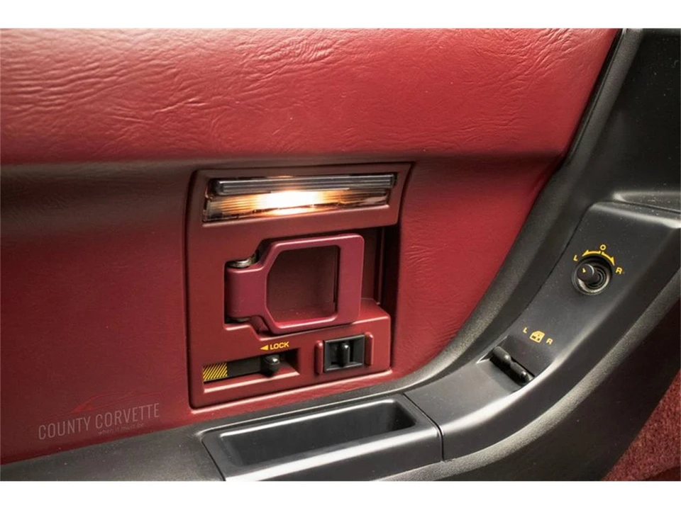 1993 Chevrolet Corvette C4 - Image 30 of 31
