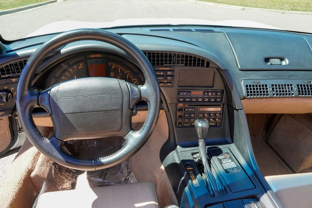 1993 Chevrolet - Image 11 of 31