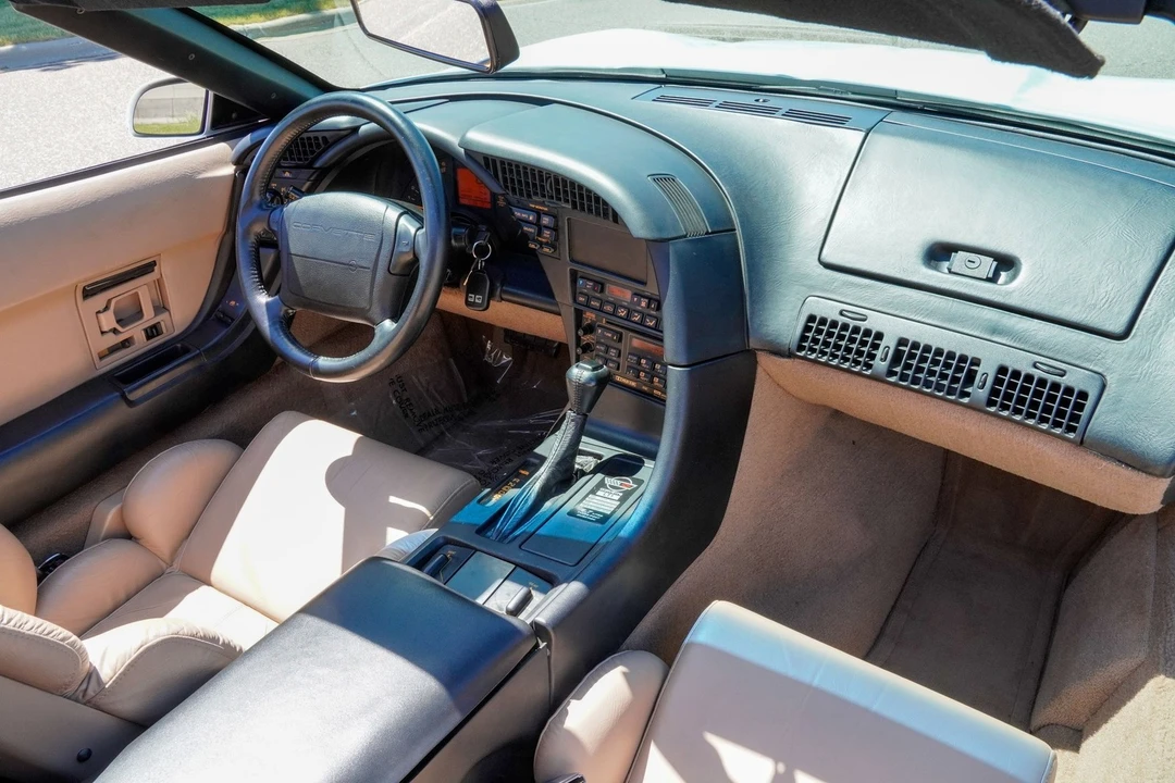 1993 Chevrolet Corvette C4 - Image 16 of 31
