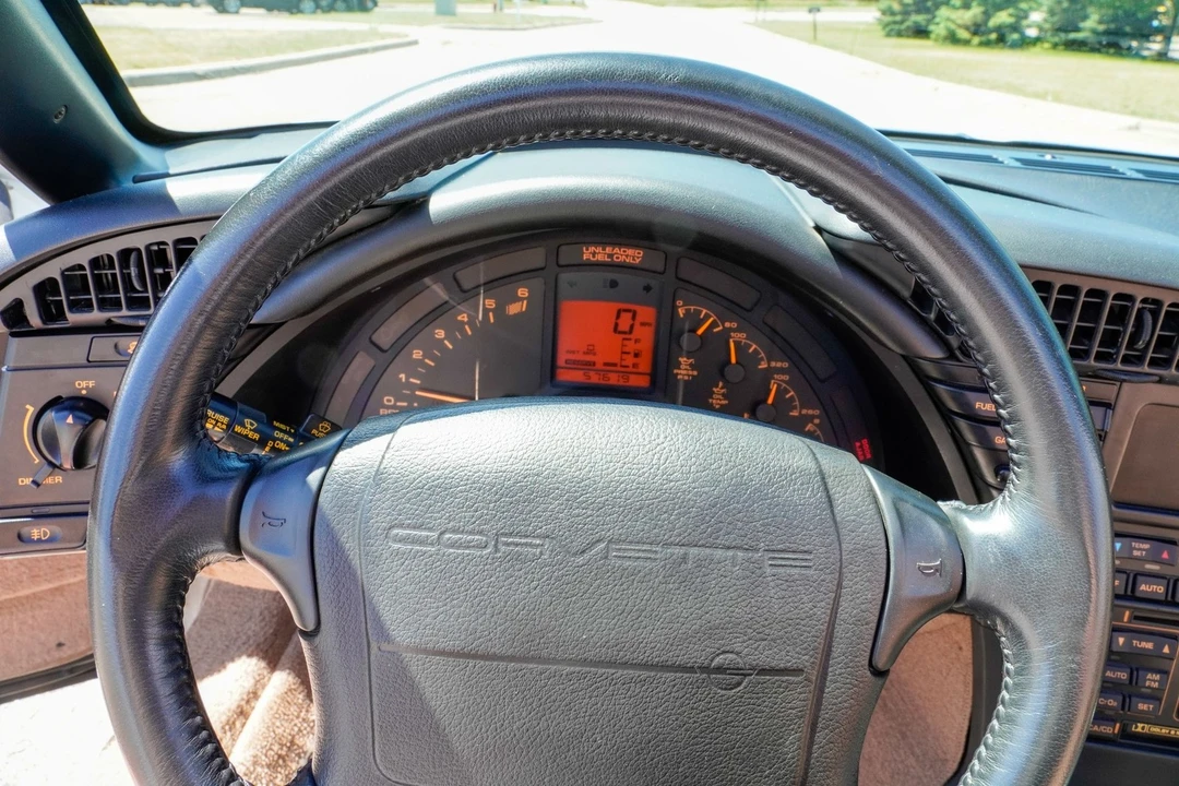 1993 Chevrolet - Image 12 of 31
