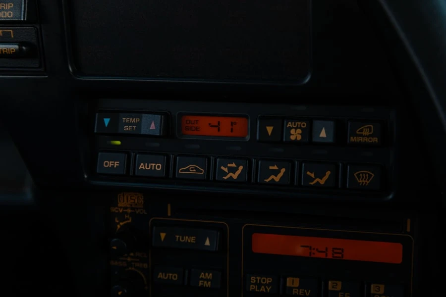 1993 Chevrolet Corvette C4 - Image 18 of 31