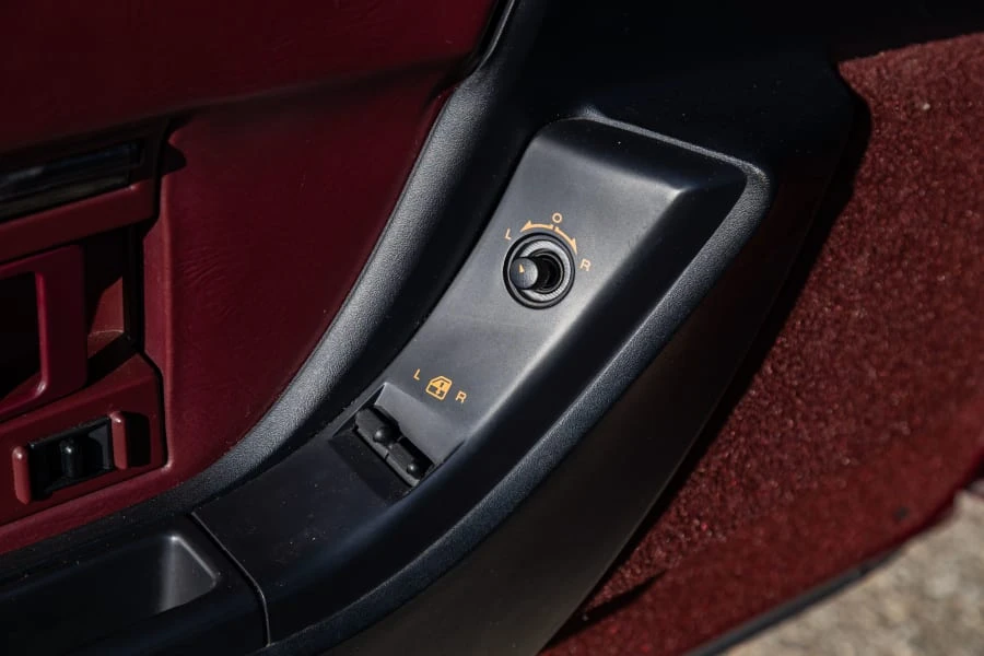 1993 Chevrolet Corvette C4 - Image 20 of 31