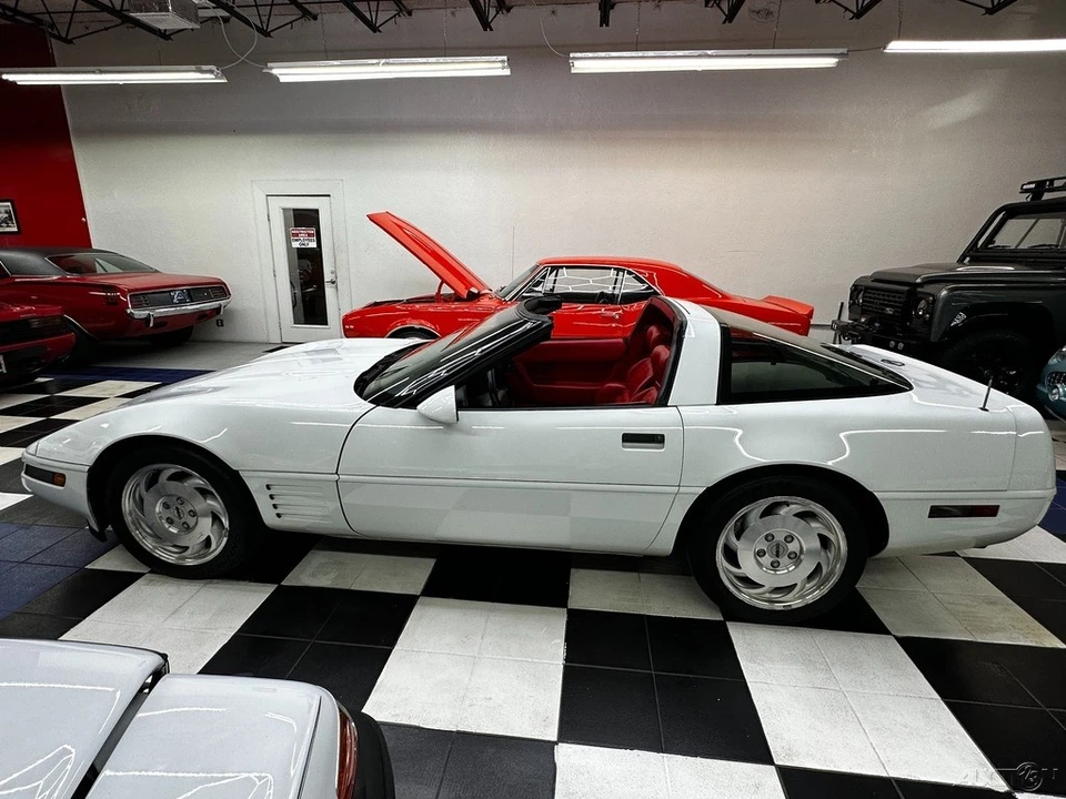 1993 Chevrolet Corvette C4 - Image 18 of 24