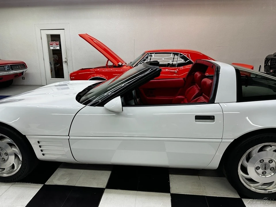 1993 Chevrolet Corvette C4 - Image 17 of 24