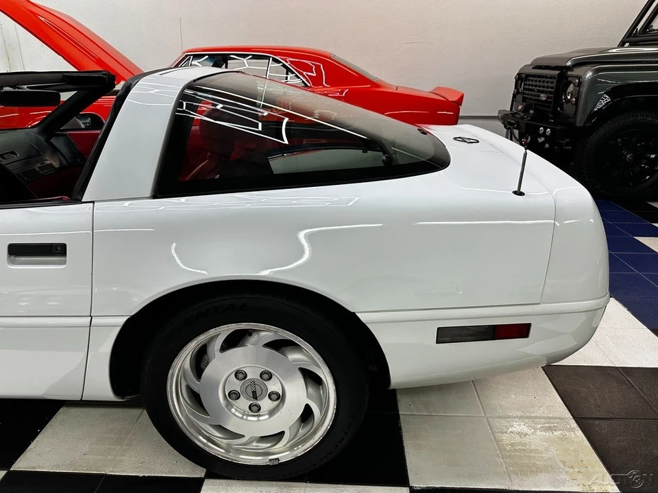 1993 Chevrolet Corvette C4 - Image 19 of 24