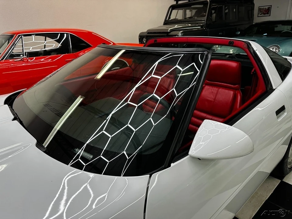1993 Chevrolet Corvette C4 - Image 16 of 24