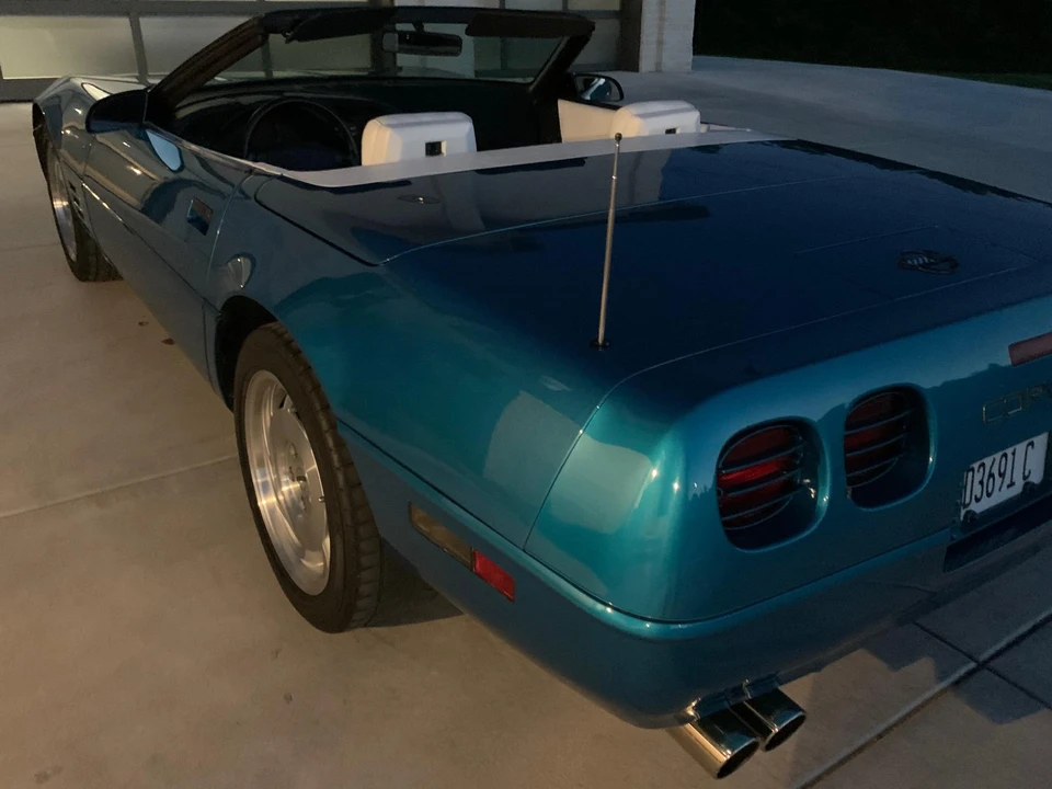 1993 Chevrolet Corvette C4 - Image 16 of 31