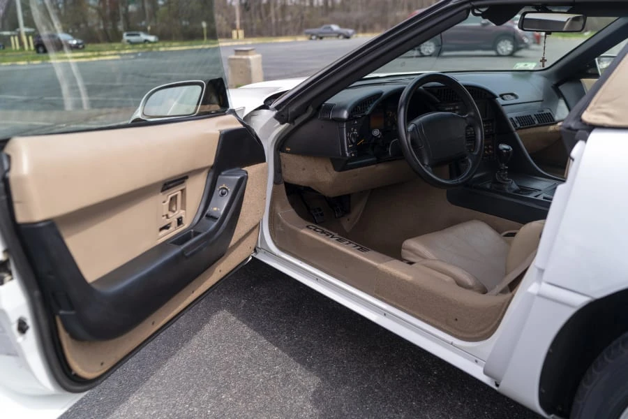 1993 Chevrolet Corvette C4 - Image 16 of 20