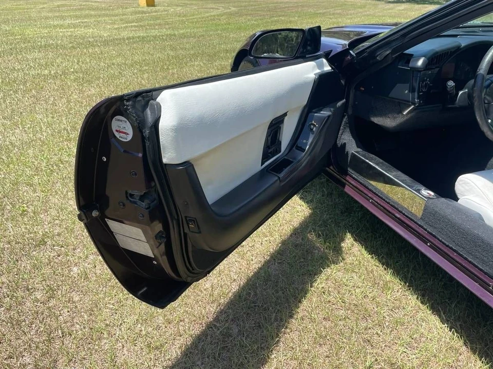 1993 Chevrolet Corvette C4 - Image 12 of 21