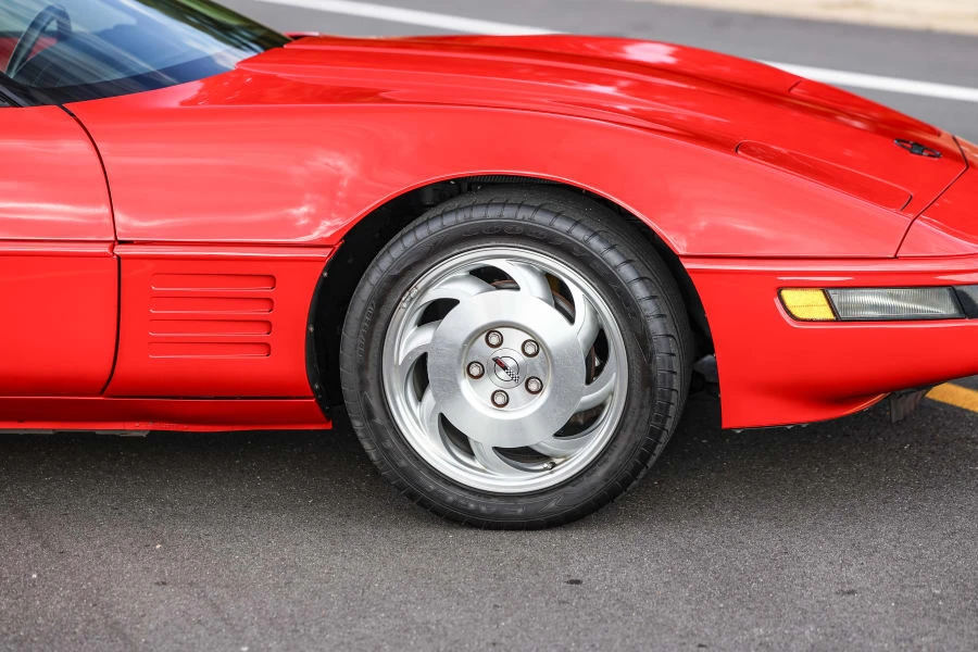 1993 Chevrolet Corvette C4 - Image 16 of 31
