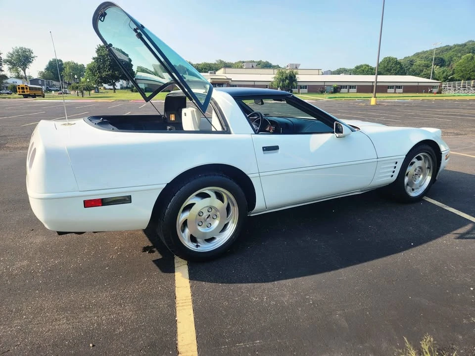 1993 Chevrolet Corvette C4 - Image 9 of 13