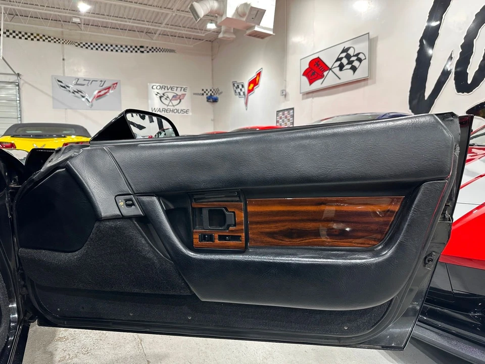 1993 Chevrolet Corvette C4 - Image 16 of 21