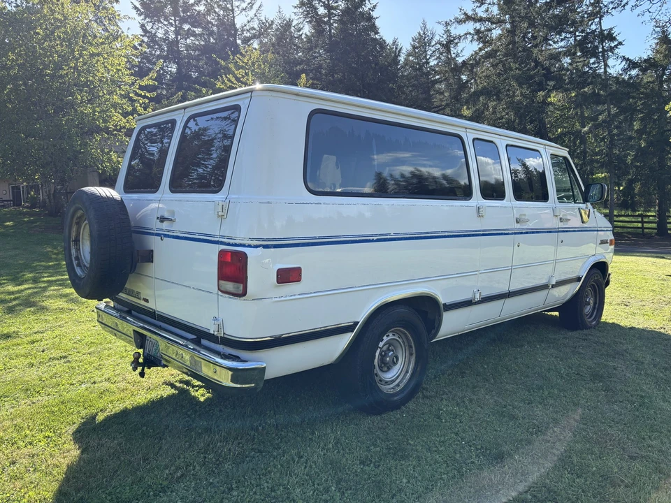 1993 Chevrolet G-Series Van - Image 6 of 31
