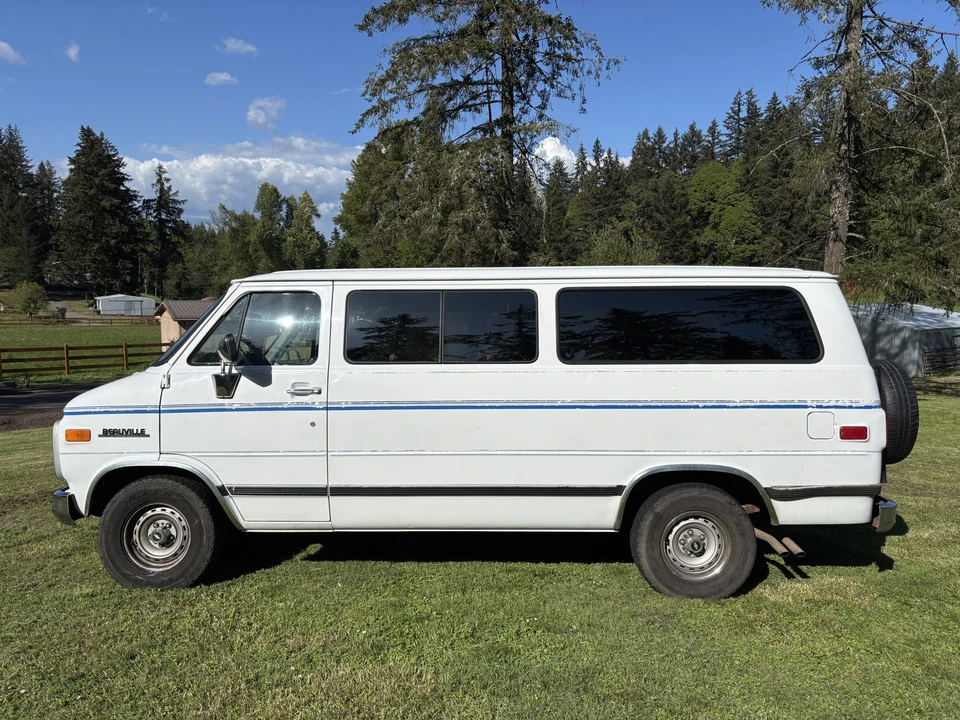 1993 Chevrolet G-Series Van - Image 3 of 31