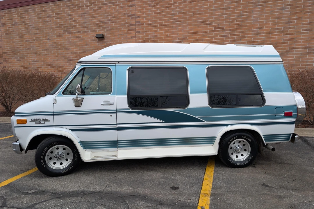 1993 Chevrolet G-Series Van - Image 3 of 31