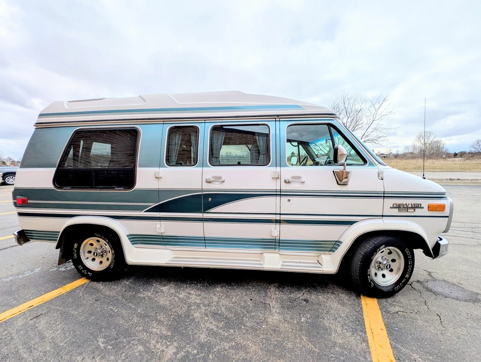 1993 Chevrolet G-Series Van - Image 10 of 31