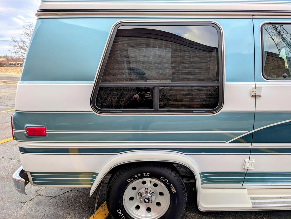 1993 Chevrolet G-Series Van - Image 18 of 31