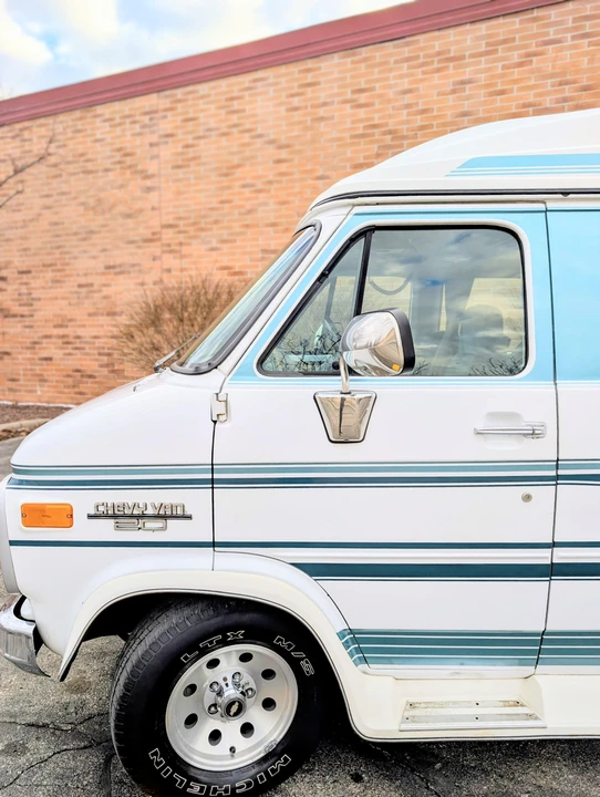 1993 Chevrolet G-Series Van - Image 11 of 31