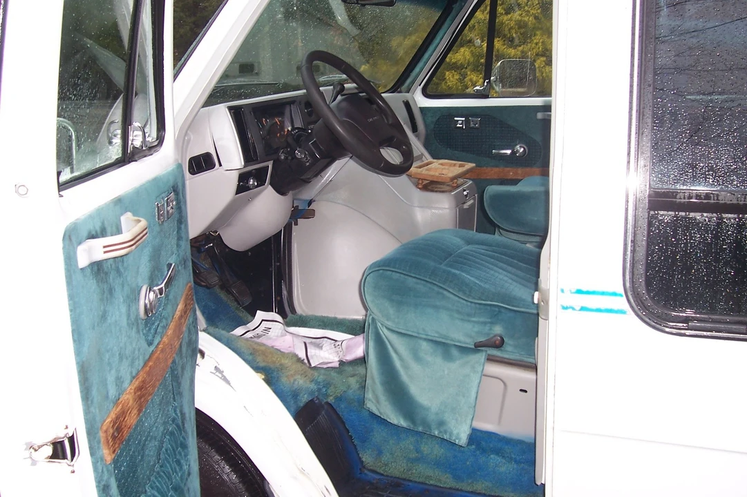 1993 Chevrolet G-Series Van - Image 9 of 13