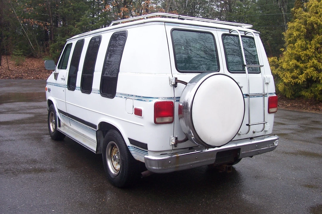 1993 Chevrolet G-Series Van - Image 2 of 13