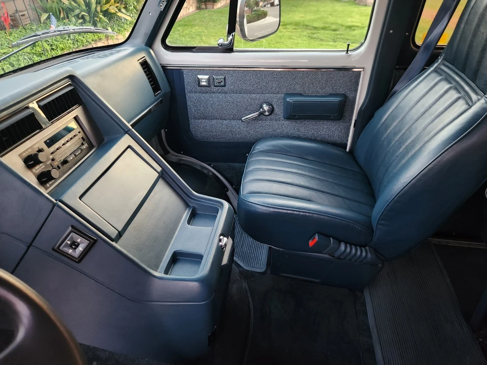 1993 Chevrolet G-Series Van - Image 13 of 26