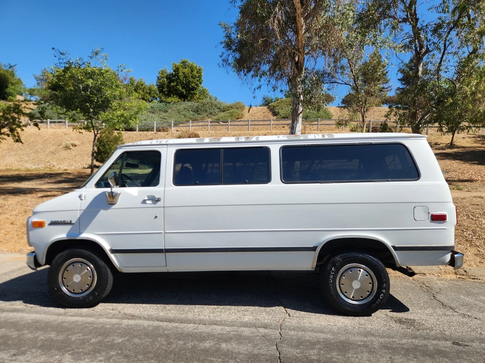 1993 Chevrolet G-Series Van - Image 2 of 26