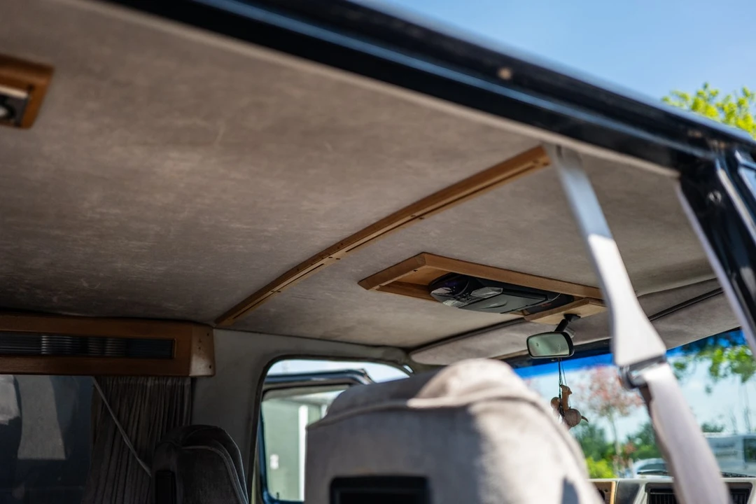 1993 Chevrolet G-Series Van - Image 28 of 30