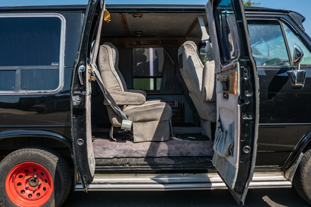 1993 Chevrolet G-Series Van - Image 29 of 30