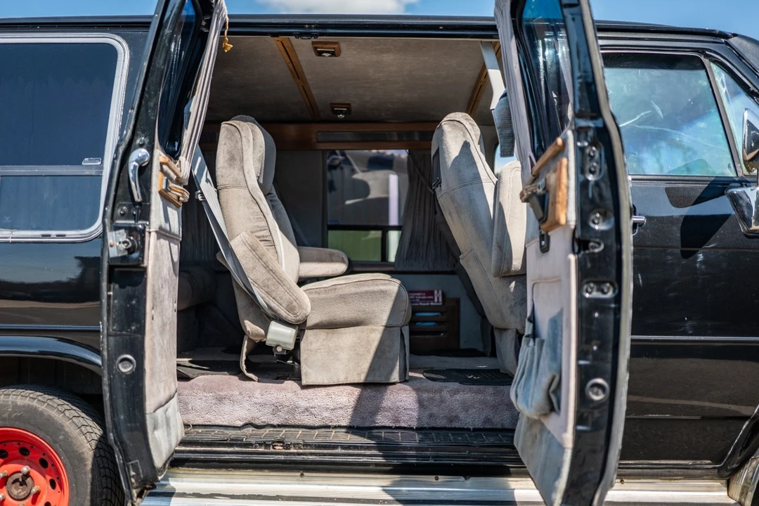 1993 Chevrolet G-Series Van - Image 27 of 30