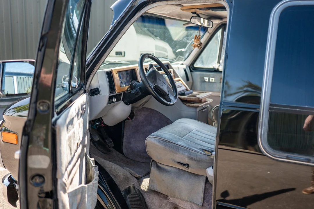 1993 Chevrolet G-Series Van - Image 26 of 30