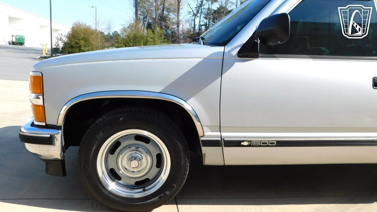 1993 Chevrolet C/K 4th Gen - Image 10 of 12