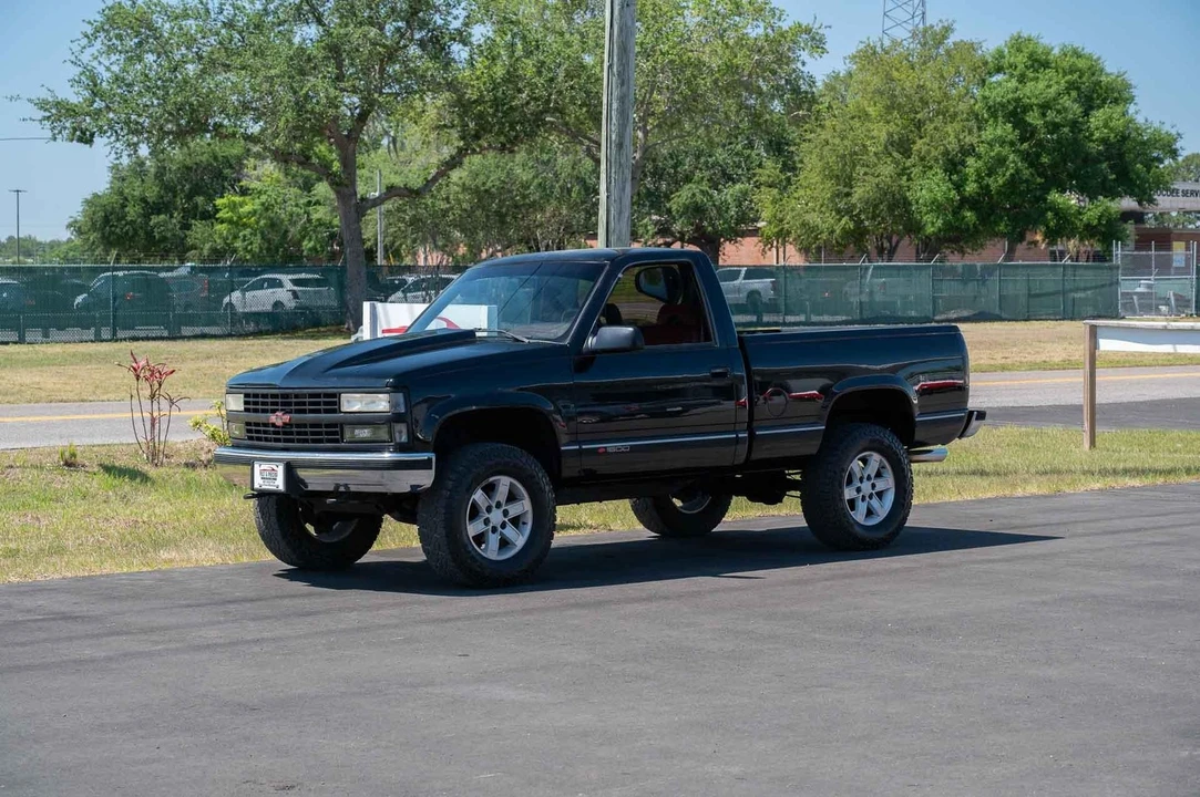 1993 Chevrolet C/K - Image 2 of 31