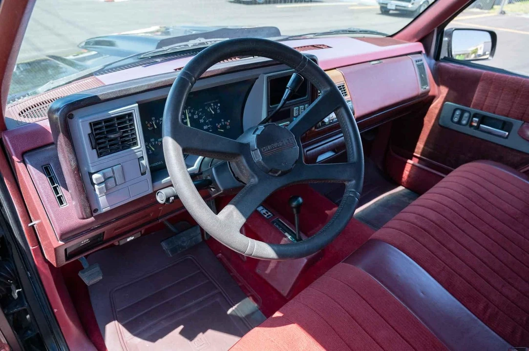 1993 Chevrolet C/K - Image 12 of 31
